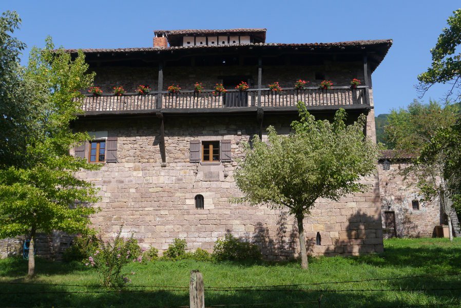 Zubiria dorretxea, Arraioz