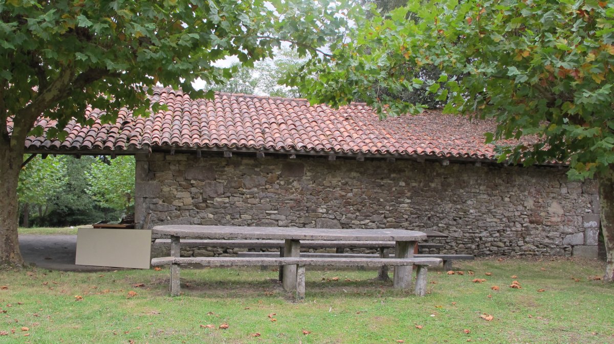 San Migel ermita, Larrabetzu