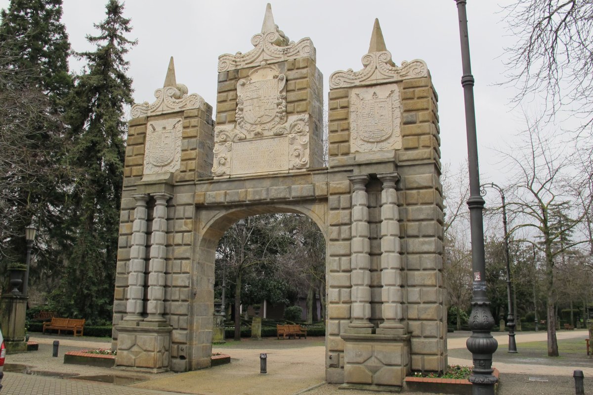 Takonerako portala, Iruñea