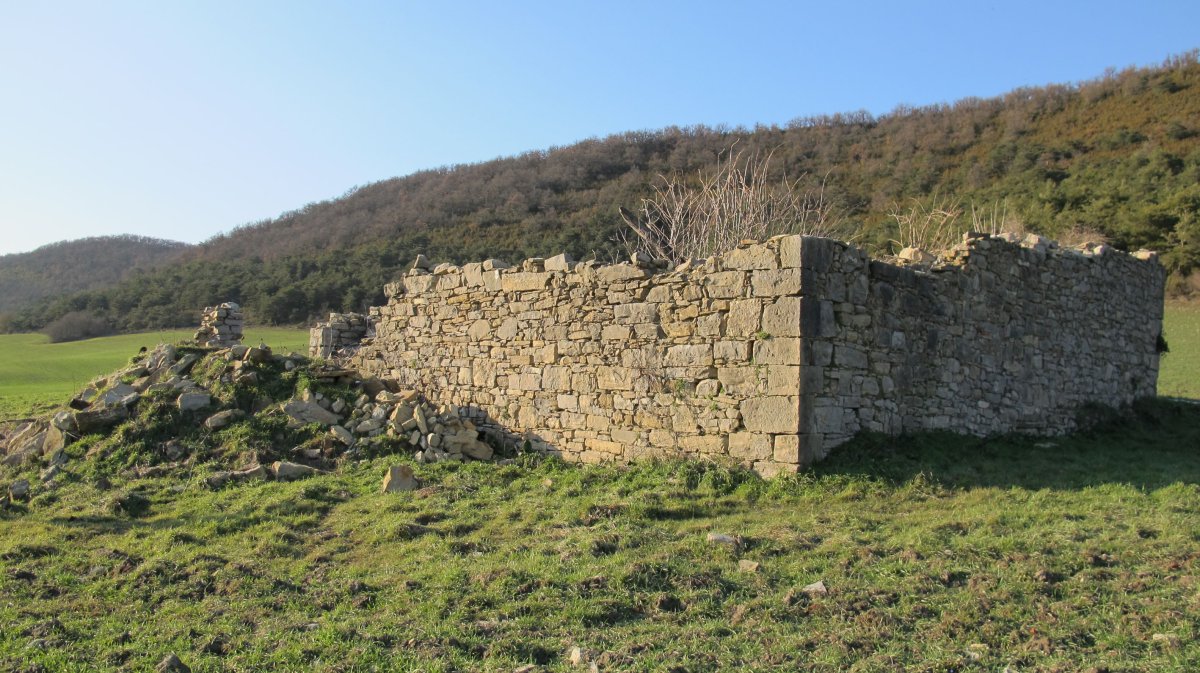 San Bartolome baselizaren hondakinak, Etsain