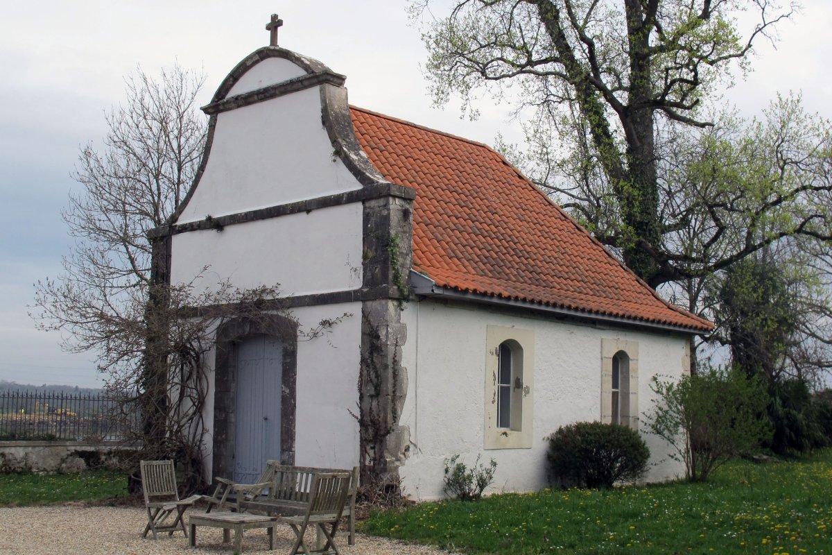 Naguile ermita pribatua, Mugerre