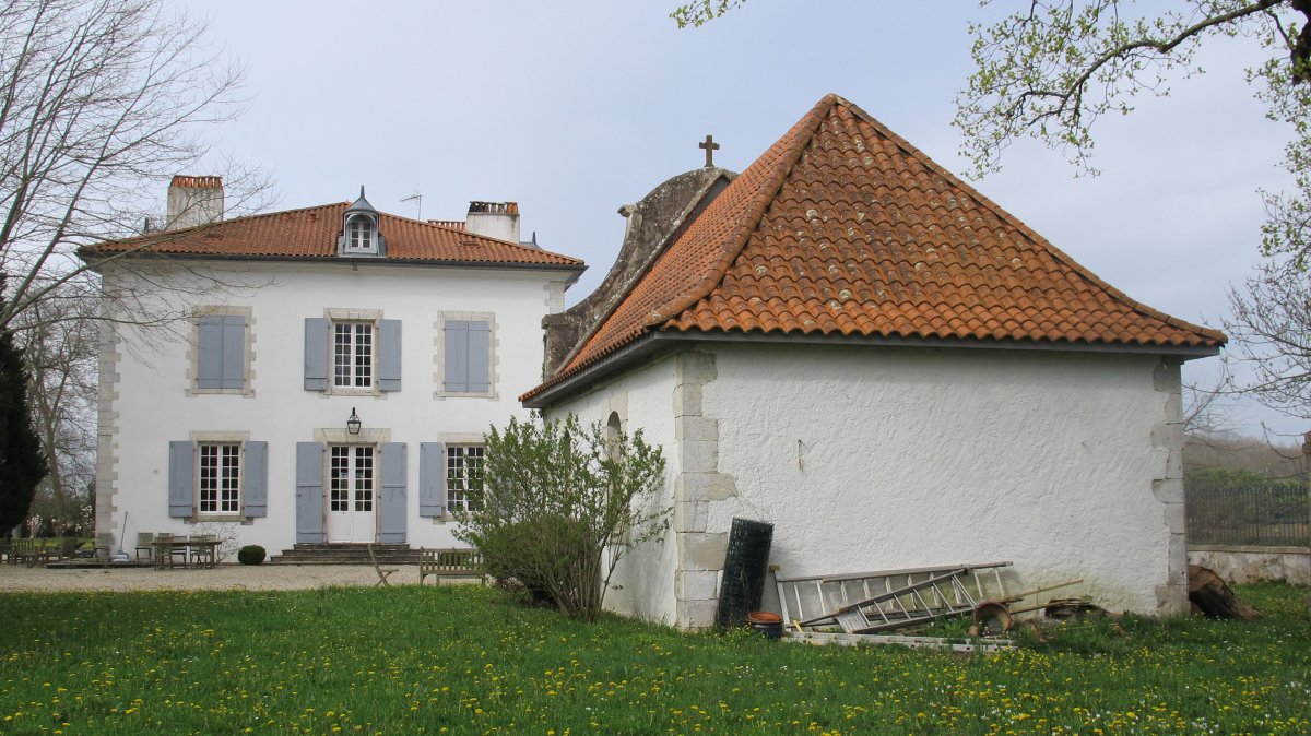 Naguile ermita pribatua, Mugerre