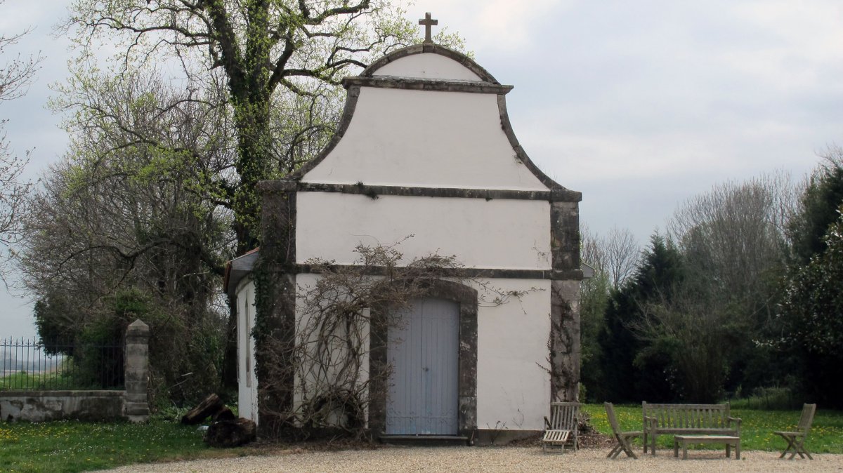 Naguile ermita pribatua, Mugerre