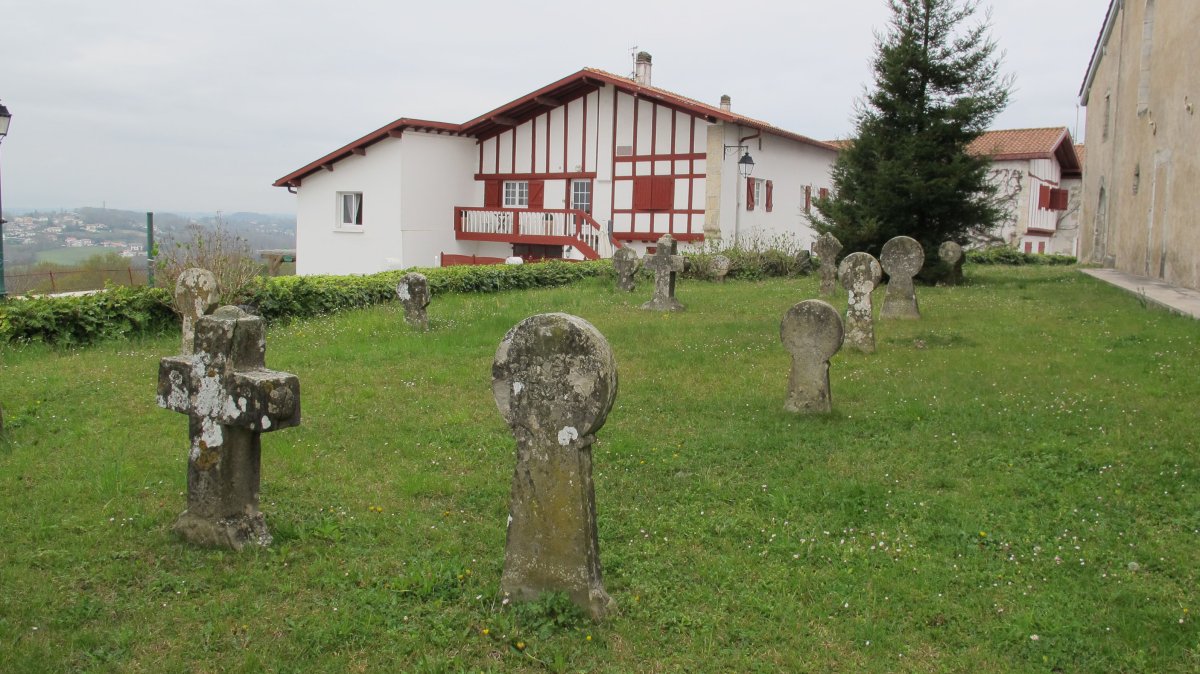 Hilarriak eliz atarian, Mugerre