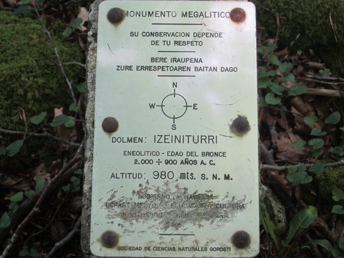 Dólmen Izeñiturri    (Julio 2012)