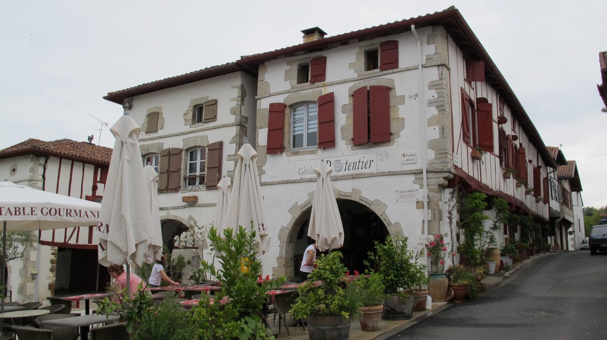 Maison Forgues etxea, Bastida