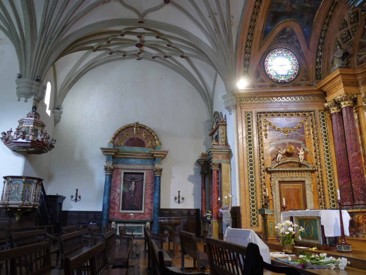 Santa Maria eliza, Etxalar