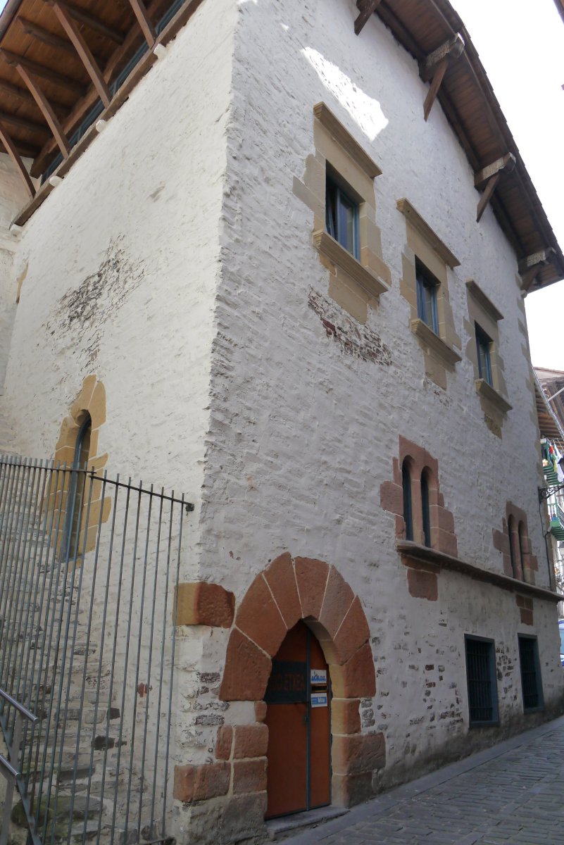 Luardo dorretxea, Mutriku