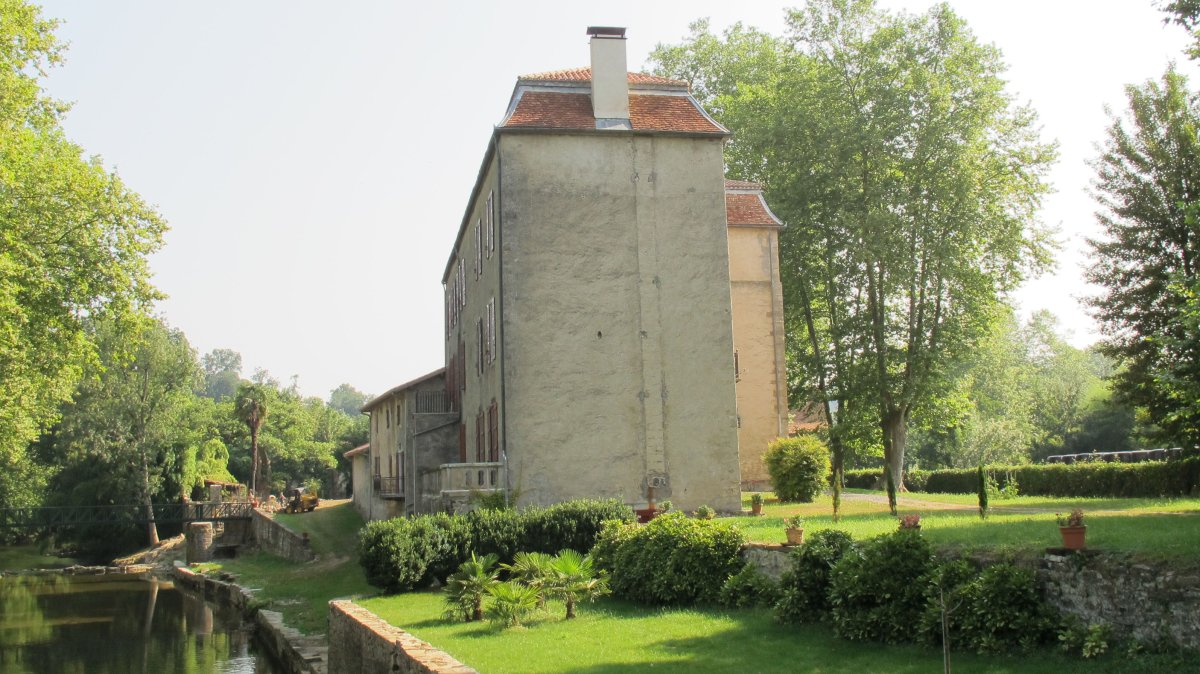 Uharteko jauregia, Uhartehiri