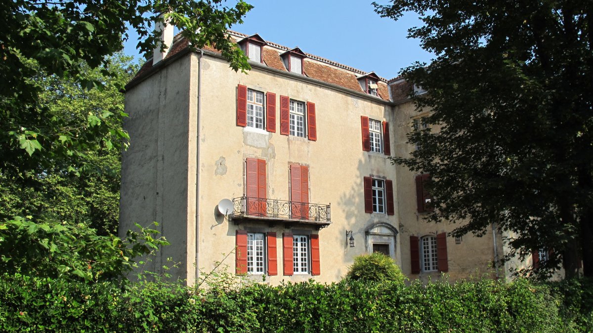 Uharteko jauregia, Uhartehiri