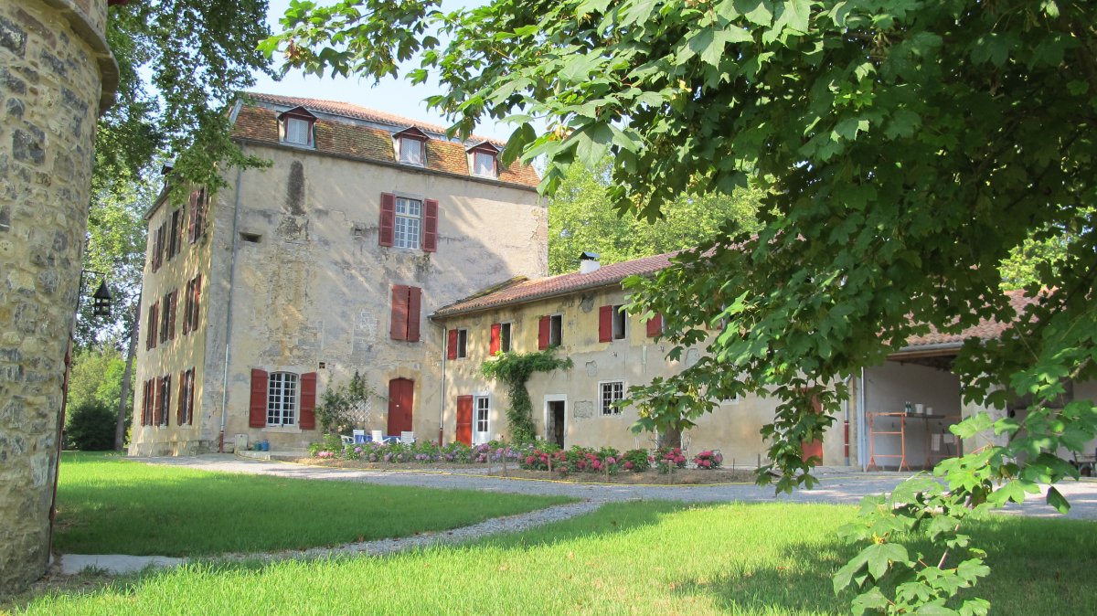 Uharteko jauregia, Uhartehiri