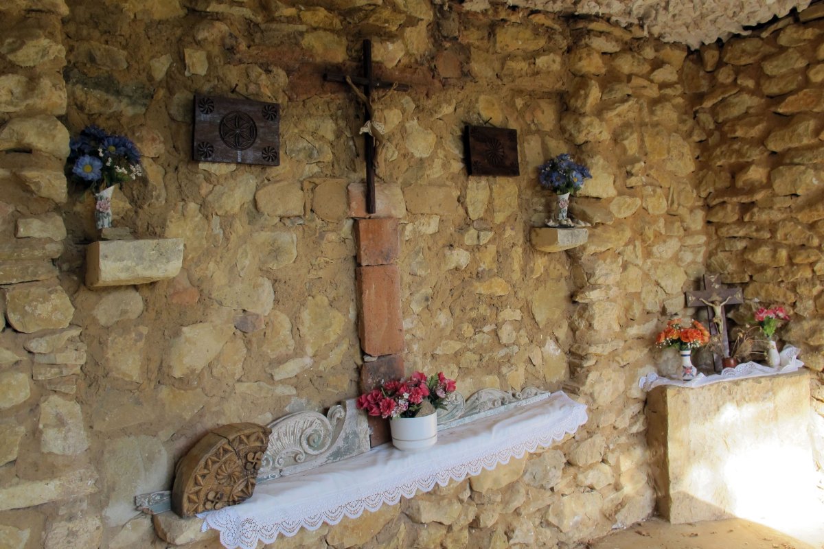 San Victor ermita, Obekuri