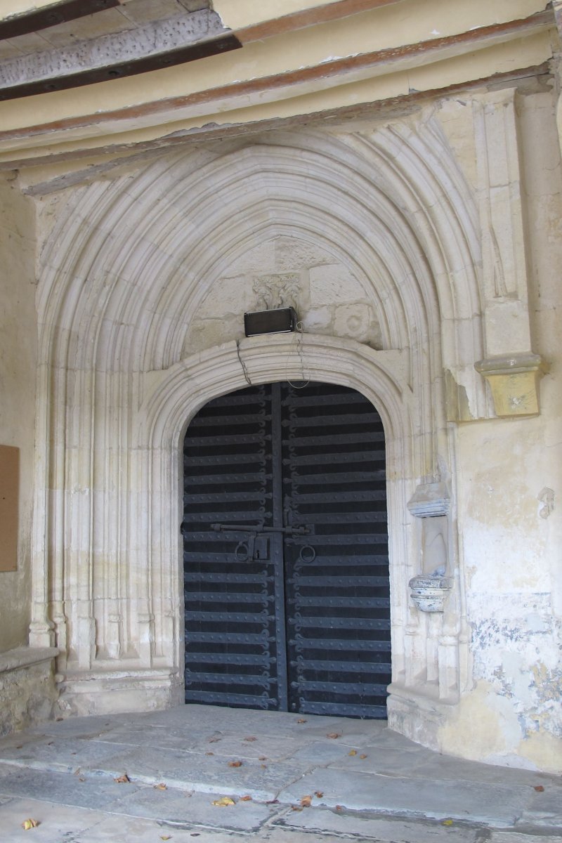 San Esteban eliza, Gauna