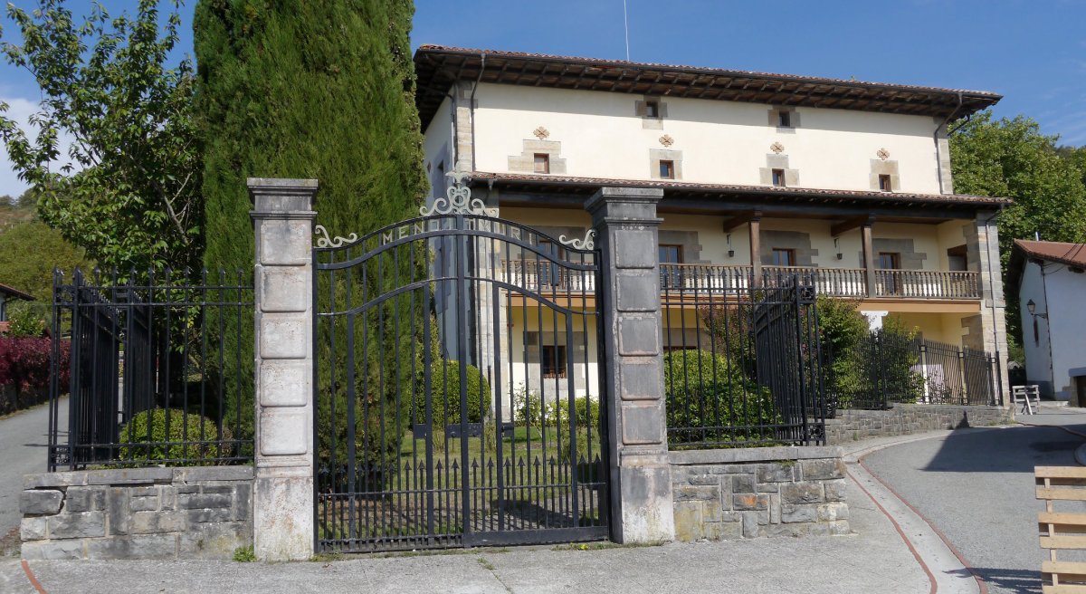 Dorrotoa jauregia, Etxaleku