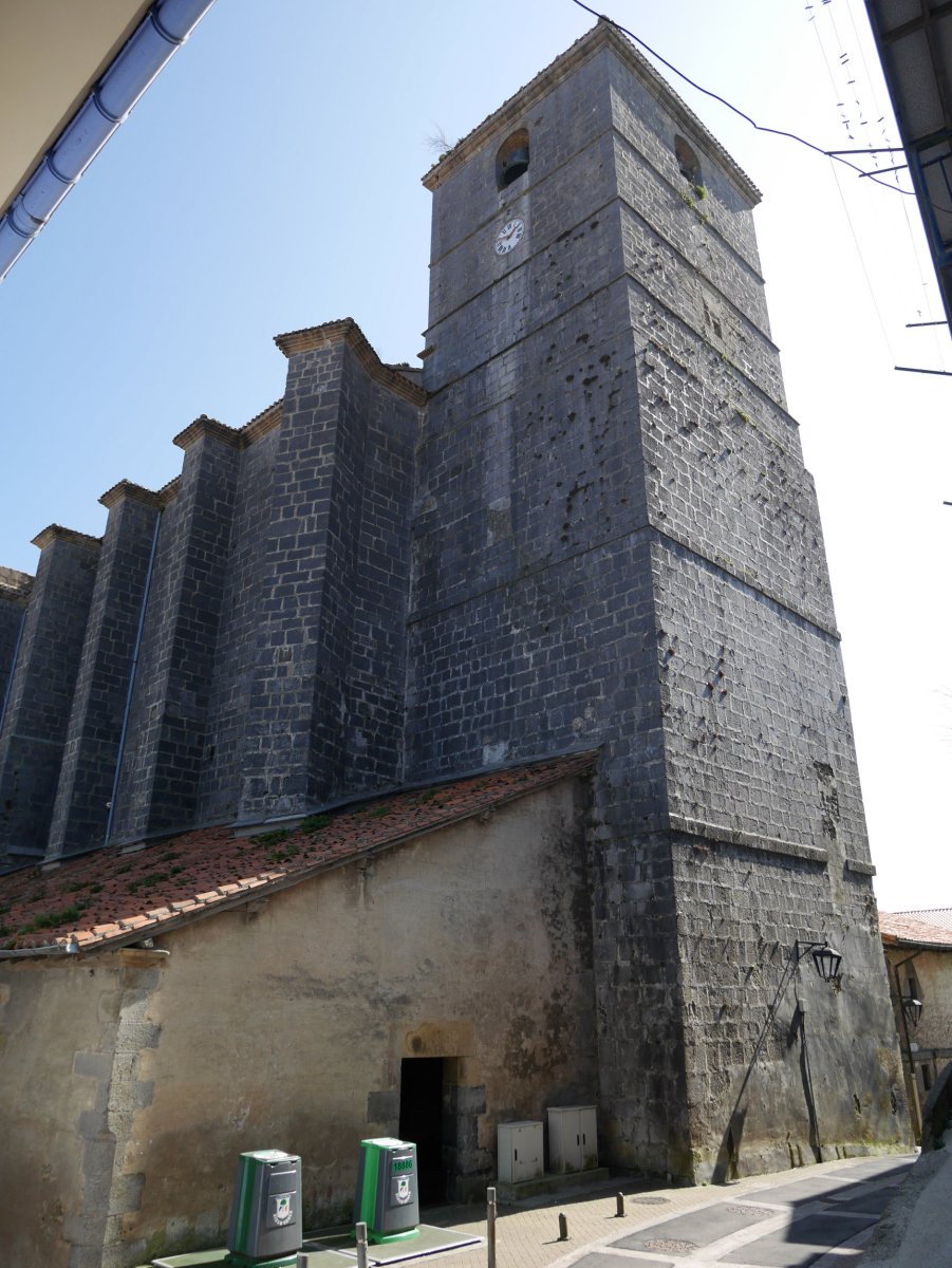 San Esteban eliza, Aia