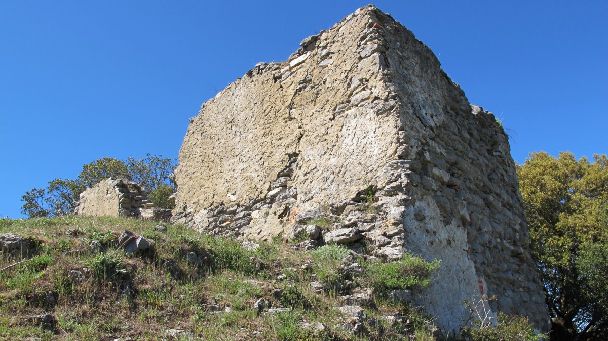 San Victor ermitaren hondakinak, Letona