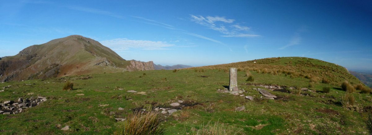 106. mugarria Antzolako gailurretik gertu