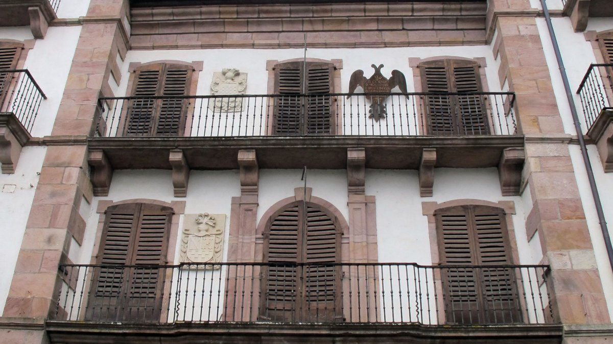 Iriarte jauregia, Irurita