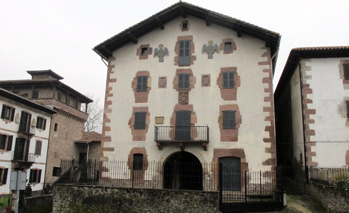 Goienetxe jauregia, Irurita