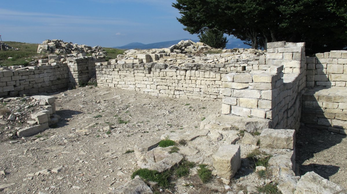 Doneztebe monastegia. Larunbe-Itza