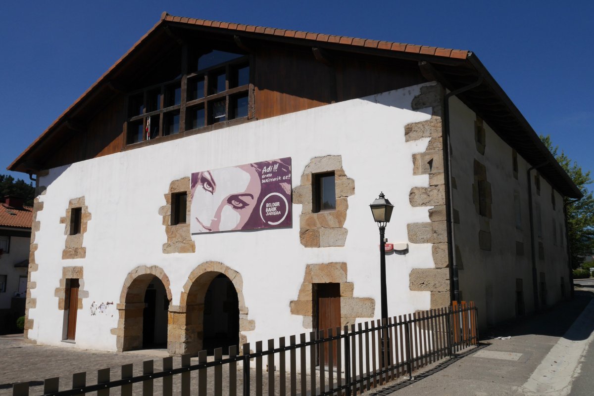 Santaluzi Zahar etxea, Santaluzi Auzoan