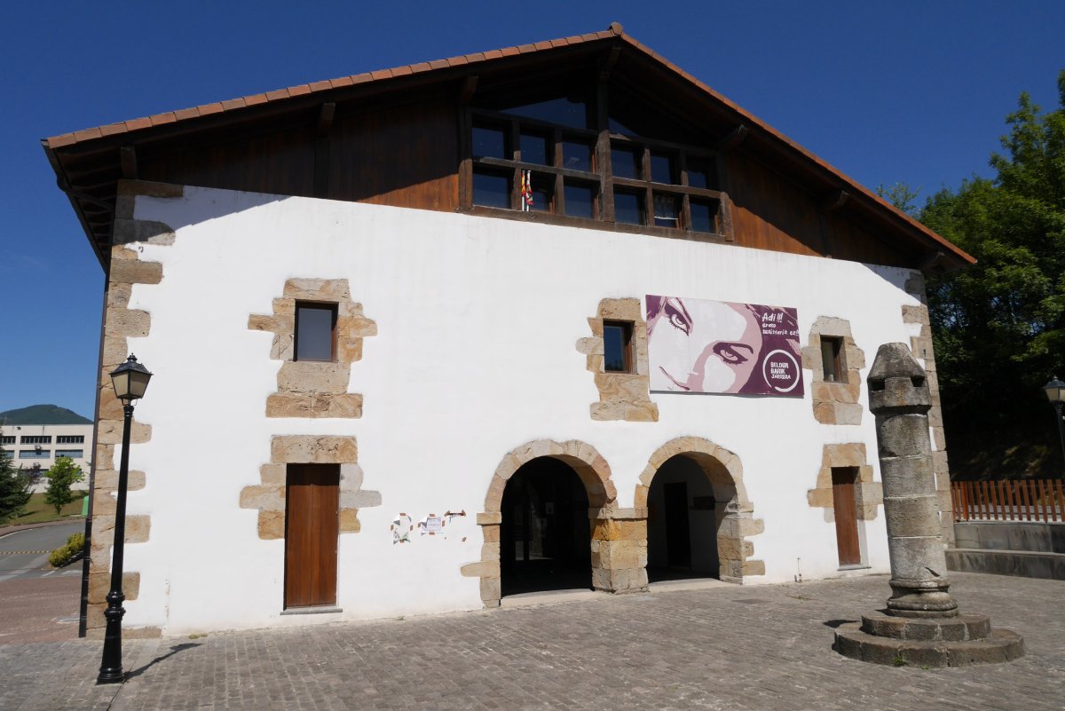 Santaluzi Zahar etxea, Santaluzi Auzoan