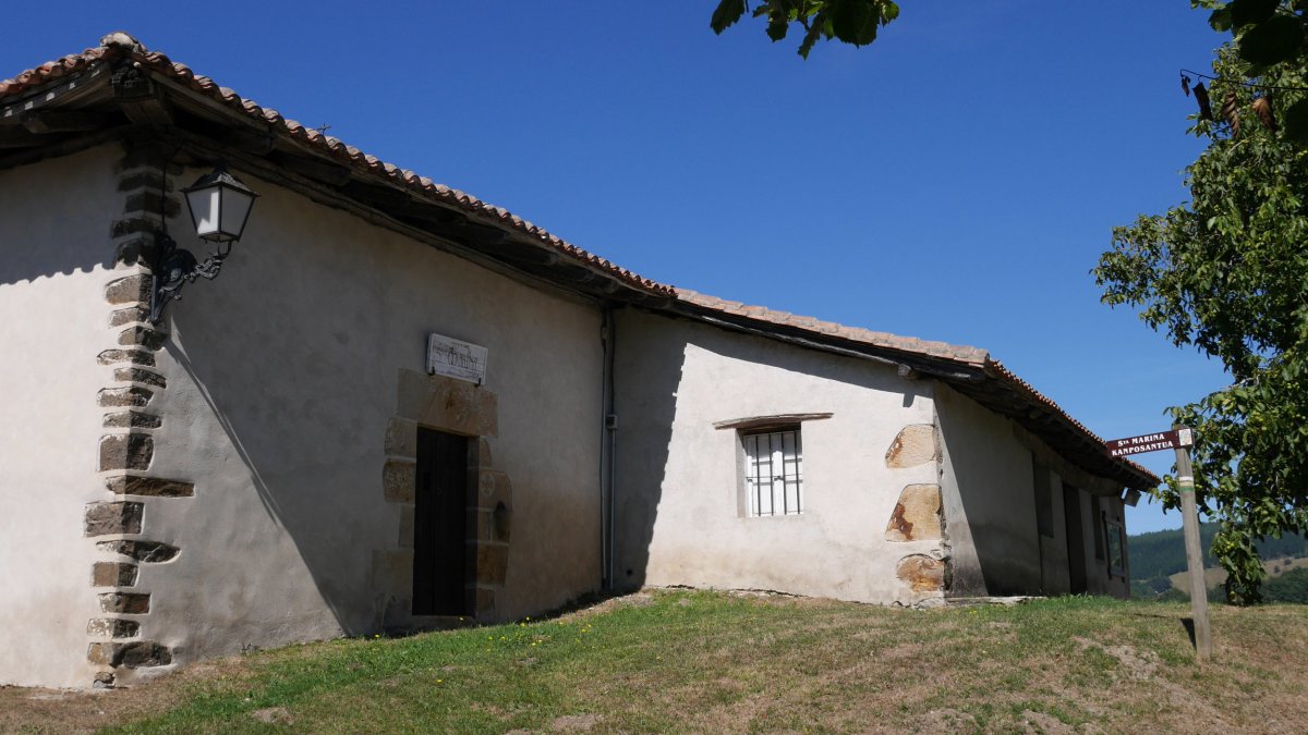 Santa Marina ermita, Ezkio aldean