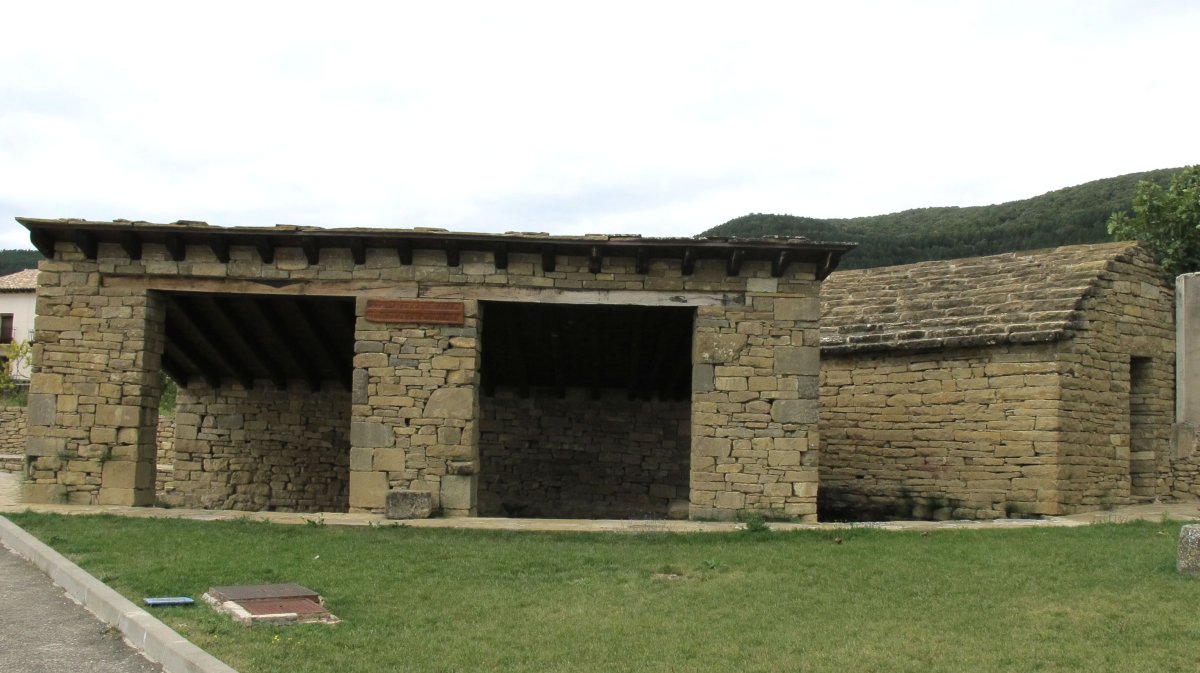 Iturri Zaharra iturria, Leatxe