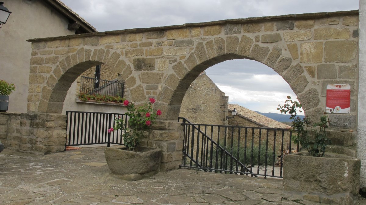 Plazetako Arkuak, Leatxe