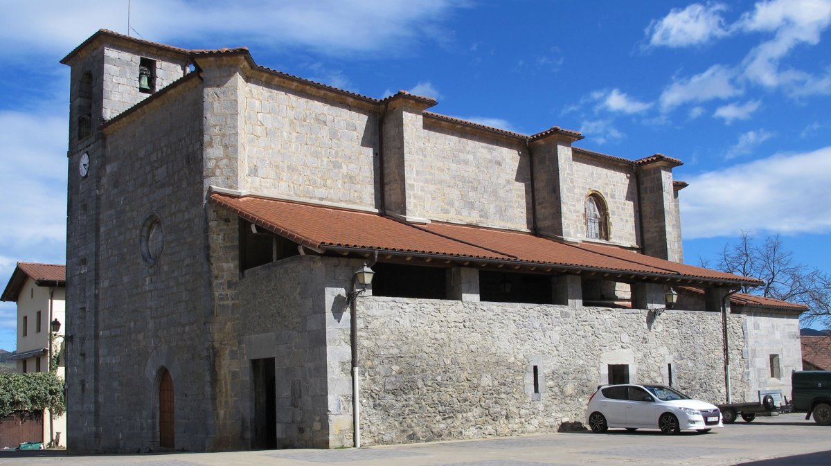 San Esteban eliza, Larraul