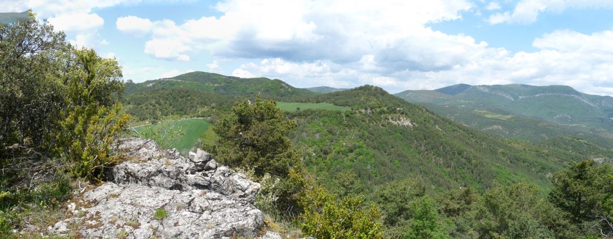 Llegorbemendiko gailurra. Atzean, Kubilar