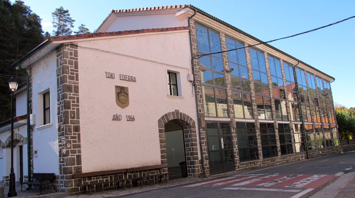 Toki Ederra pilotalekua, Garde