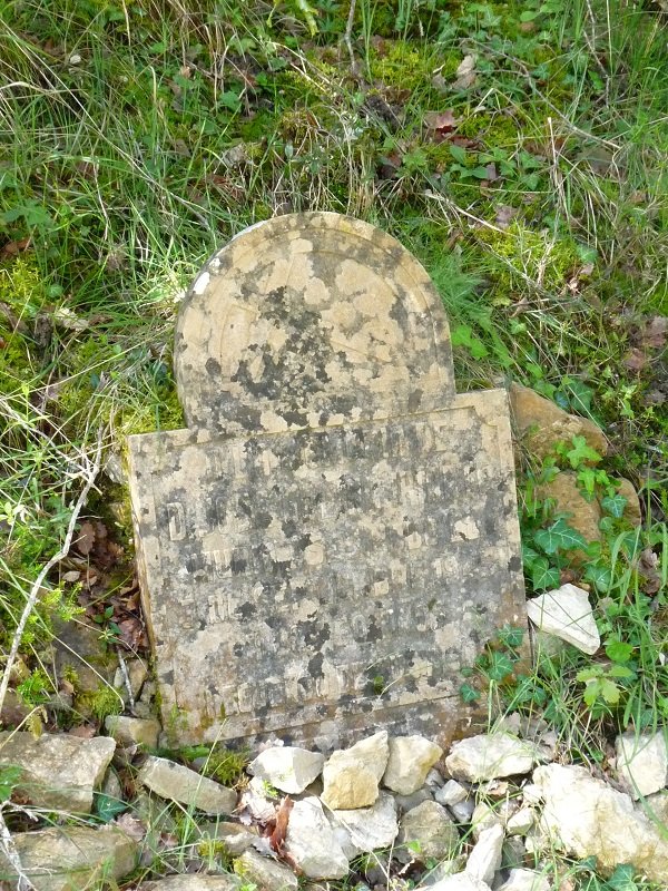 Oroitarri bat Lekoateko lepoan