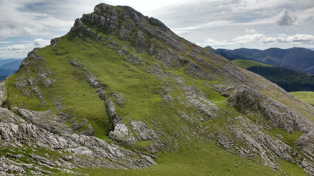Arkaitz mendia (1312m) sartaldetik