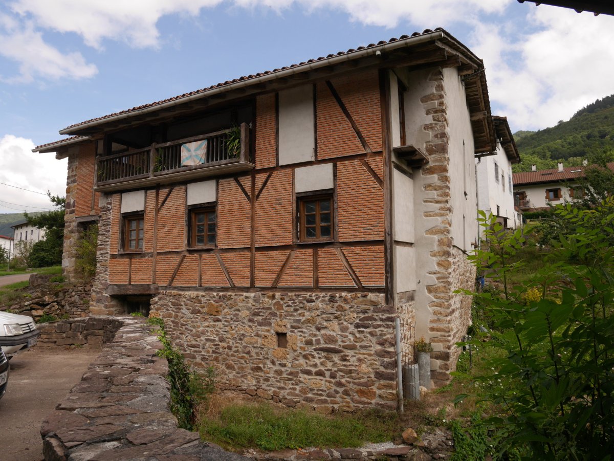 Anakonea etxea, Elduain