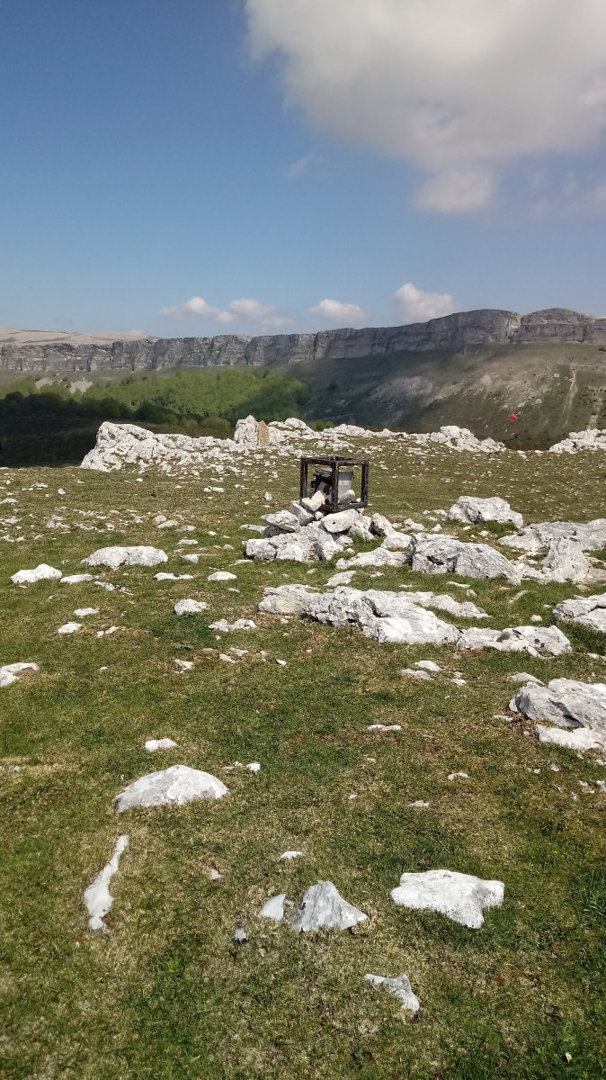 Aitzuri (1269m) tontorra eta postontzia