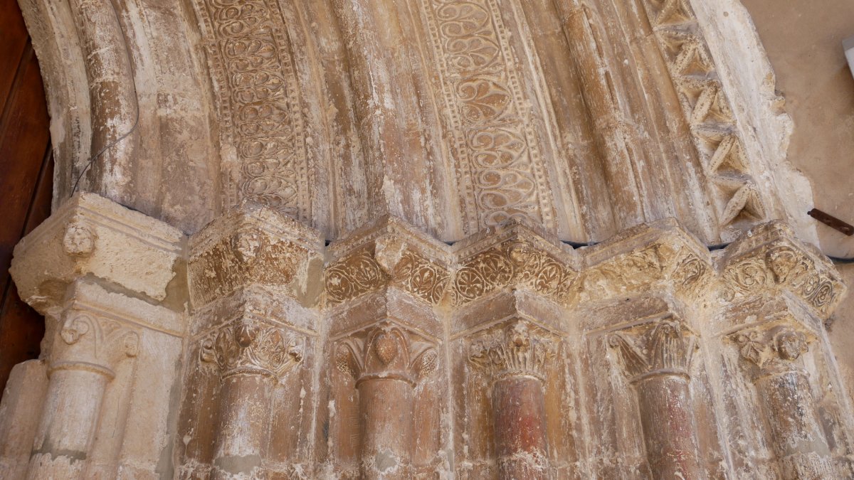 San Esteban eliza, Genevila