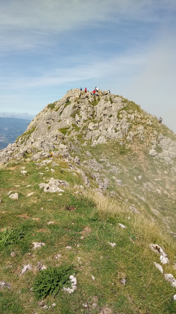 Txindoki, tontorra, ondoko muino batetik
