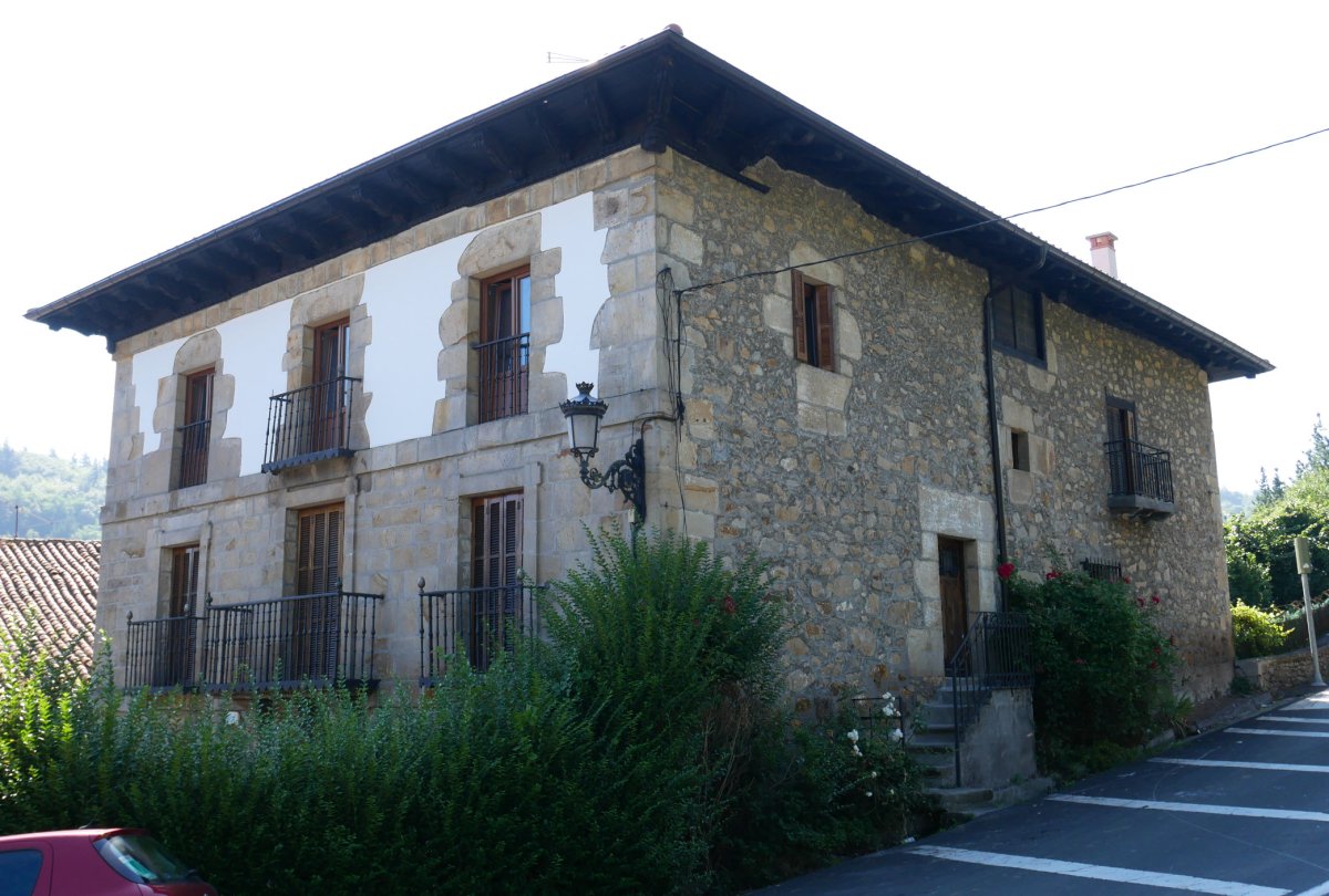 Ostatua jauregia, Leintz Gatzaga