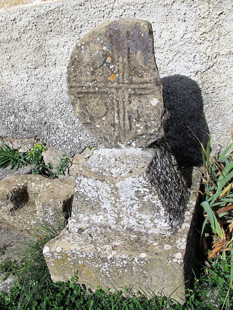 Hilarria eliz atarian, Amatriain-Leotz