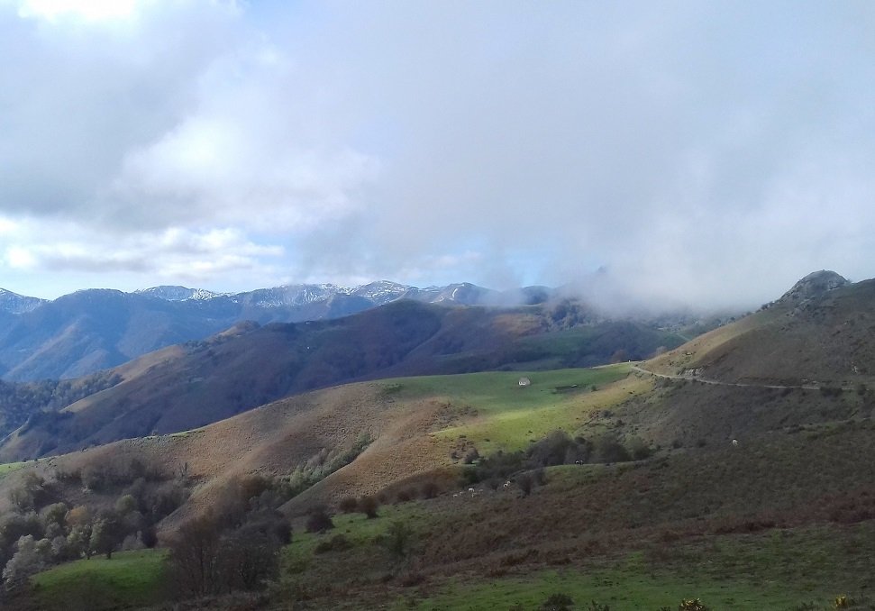 Eskaleramendi, tontorretik