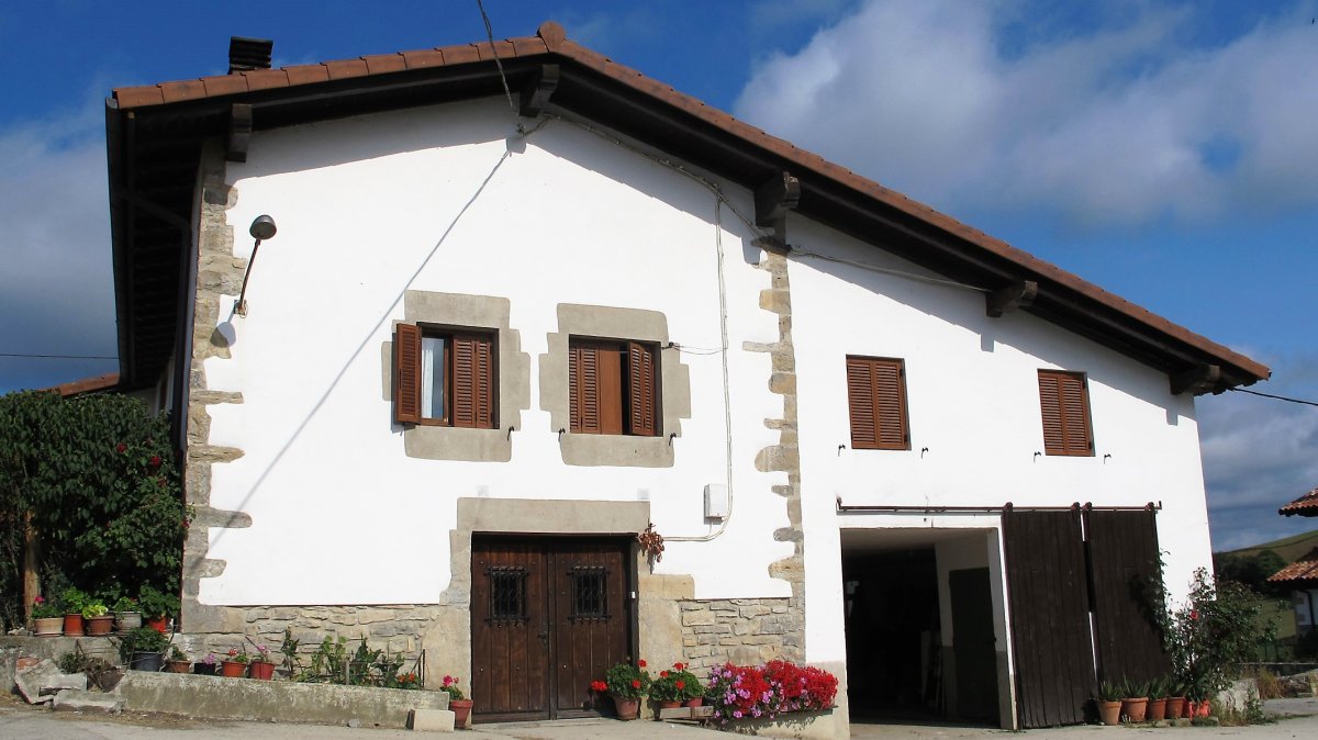 Etxetxikia etxea, Egillor-Atetz