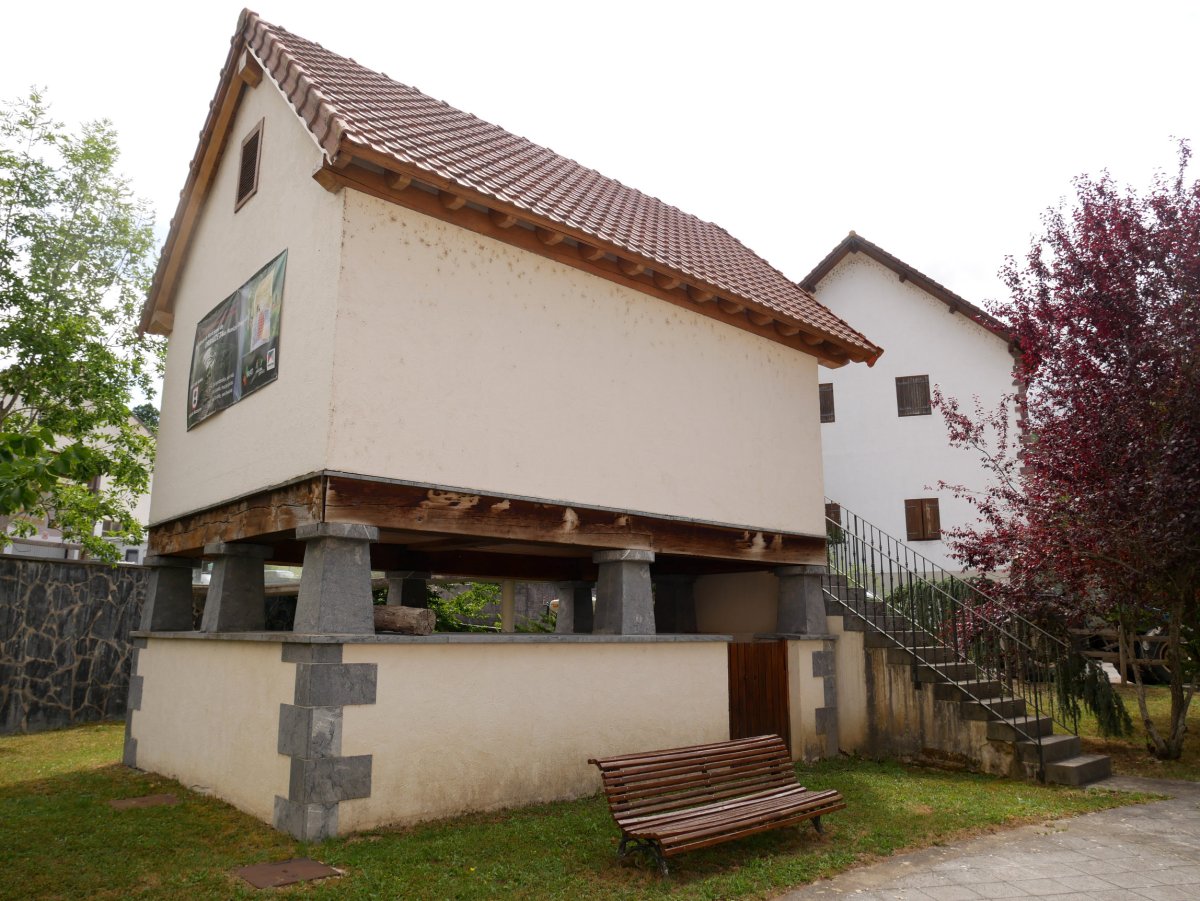 Turismo bulegoa, Garai baten itxurako eraikinean, Aribe