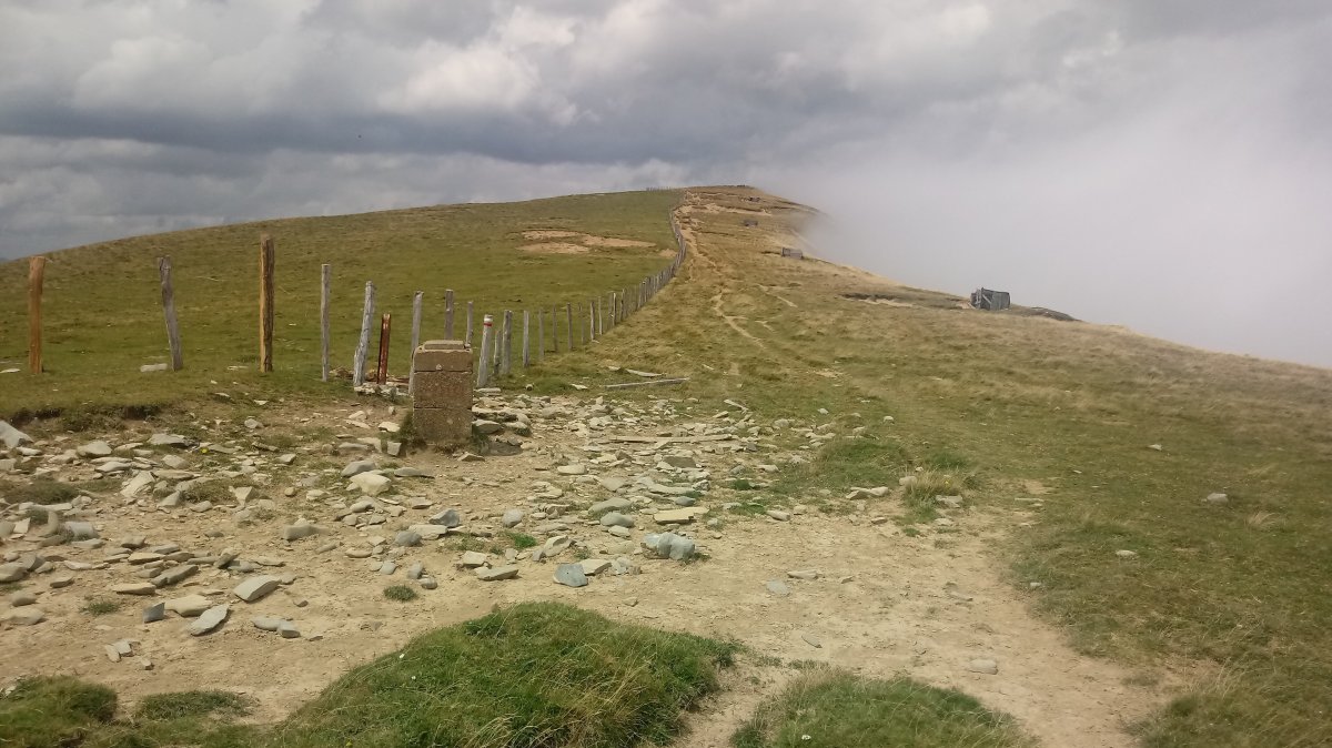 Betzulagaña (1590m) ekialdetik igotzen