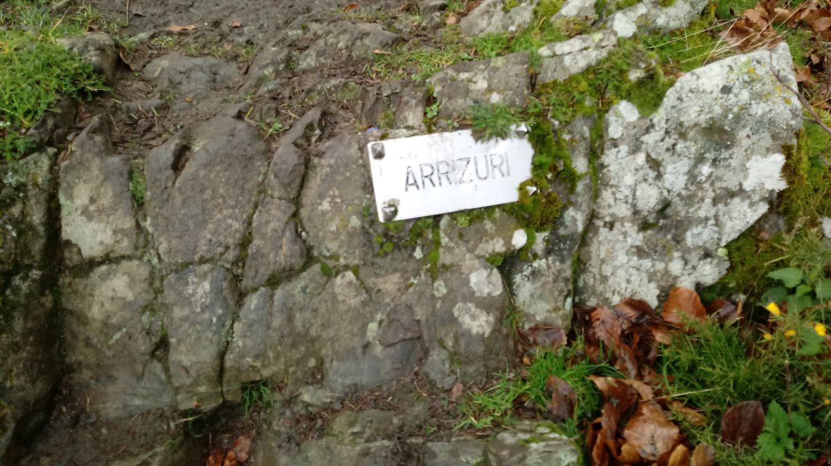 Arrizuri (889m) postontzia