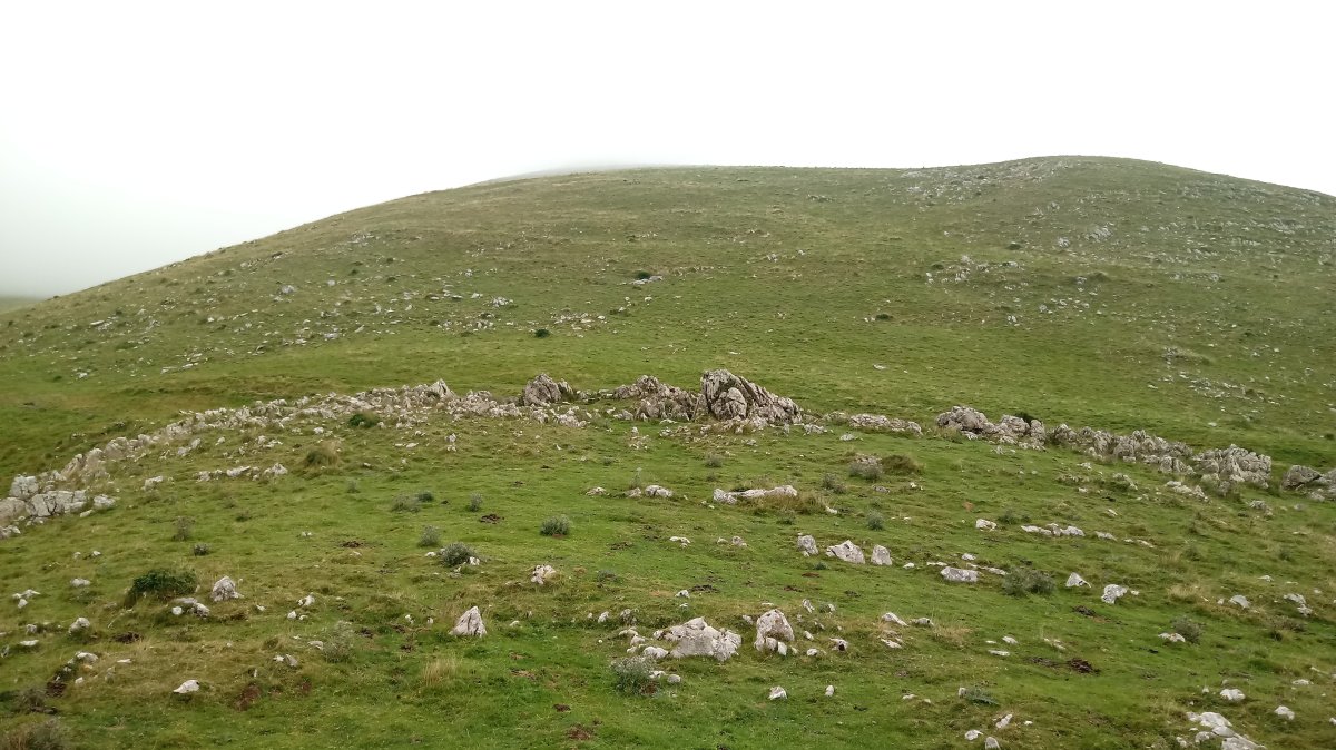 Auntzizegi (1249m) azpitik