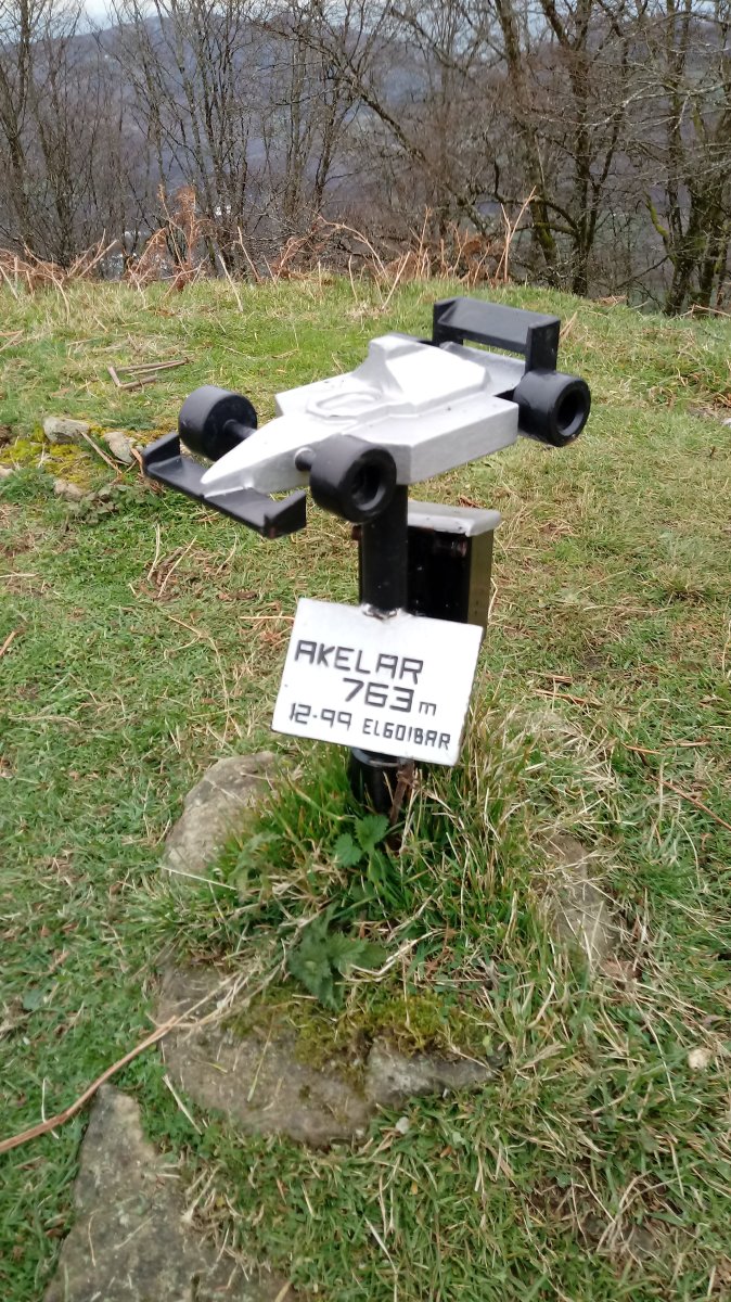 Akelar (763m) postontzia