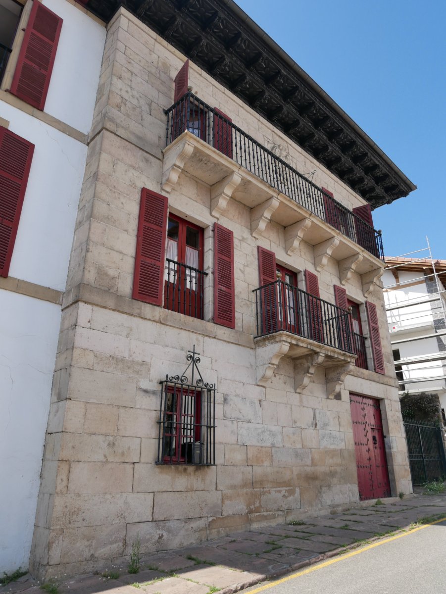 Agirre jauregia, Bera