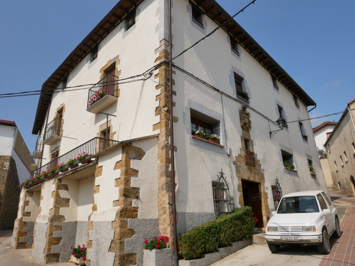 Azkorena etxea, Jaitz