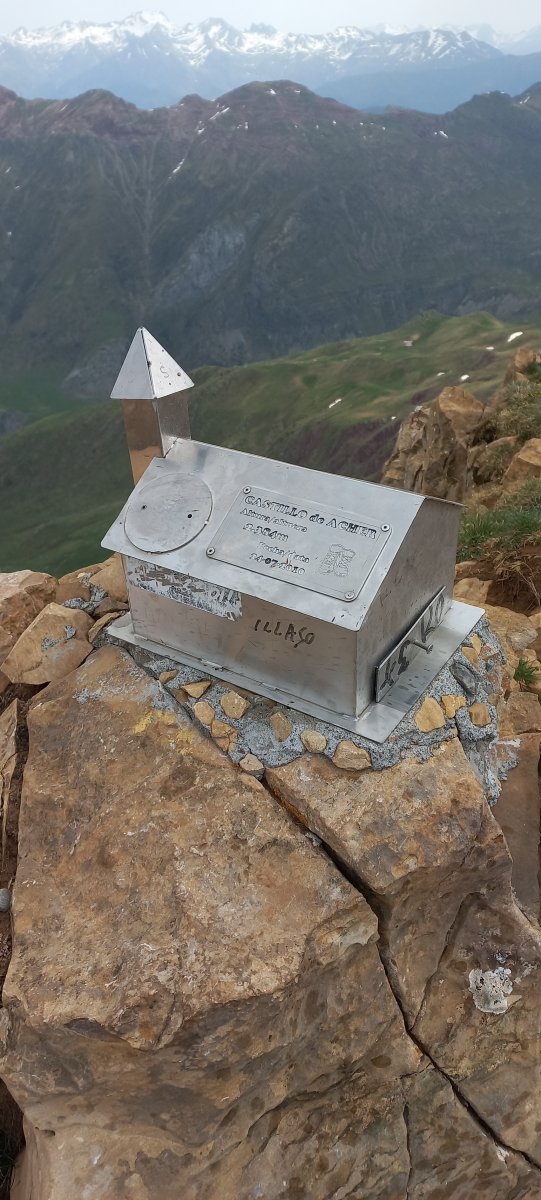 Atxerko Gaztelua (2384m) postontzia